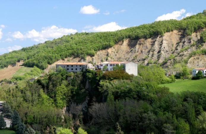 Locanda Delle Grotte Di Onferno Hotel Gemmano Exterior photo